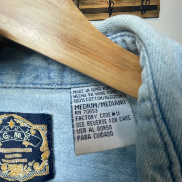 Short Sleeve Button-down Denim Shirt | Women’s Medium - Picture 4 of 5